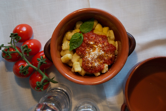 Potatisgnocchi med tomatsås och basilika - Bertazzoni